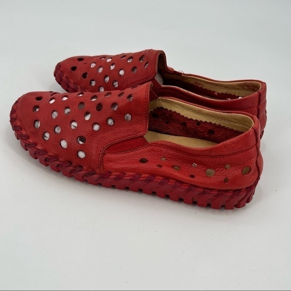KISS Kiss red perforated comfort shoes size 10.5 - Picture 2 of 6